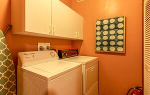 Goldfinch Lodge + Hot Tub - Idyllwild-Pine Cove, California