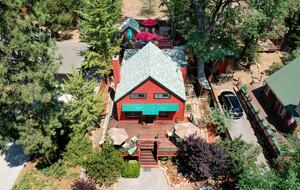 Goldfinch Lodge + Hot Tub - Idyllwild-Pine Cove, California