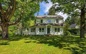 Cozy Chic Remodeled 1910 Farmhouse - Hudson, New York