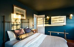 Cozy Chic Remodeled 1910 Farmhouse - Hudson, New York