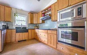 Cozy Chic Remodeled 1910 Farmhouse - Hudson, New York