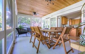 Cozy Chic Remodeled 1910 Farmhouse - Hudson, New York