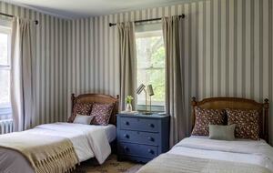 Cozy Chic Remodeled 1910 Farmhouse - Hudson, New York