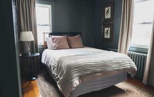 Cozy Chic Remodeled 1910 Farmhouse - Hudson, New York