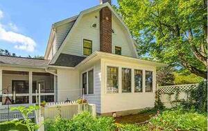 Cozy Chic Remodeled 1910 Farmhouse - Hudson, New York