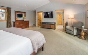 Little Bear Escape In Big Sky Country - Gallatin Gateway, Montana