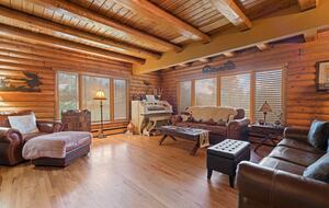 Buckhorn Exchange Ranch Lux Log Home in Foothills - Golden, Colorado