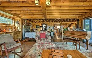 Catskill Ski Mountain Retreat with a Private Pool - Arkville, New York