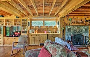 Catskill Ski Mountain Retreat with a Private Pool - Arkville, New York