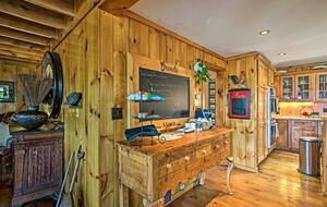 Catskill Ski Mountain Retreat with a Private Pool - Arkville, New York