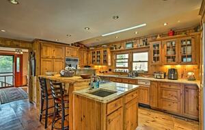 Catskill Ski Mountain Retreat with a Private Pool - Arkville, New York