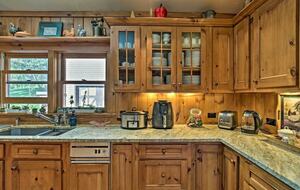 Catskill Ski Mountain Retreat with a Private Pool - Arkville, New York