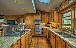 Catskill Ski Mountain Retreat with a Private Pool - Arkville, New York