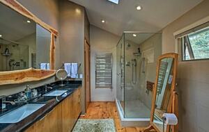 Catskill Ski Mountain Retreat with a Private Pool - Arkville, New York