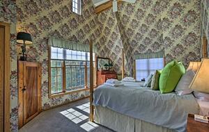 Catskill Ski Mountain Retreat with a Private Pool - Arkville, New York