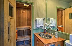 Catskill Ski Mountain Retreat with a Private Pool - Arkville, New York