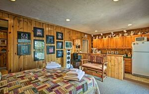 Catskill Ski Mountain Retreat with a Private Pool - Arkville, New York
