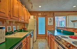 Catskill Ski Mountain Retreat with a Private Pool - Arkville, New York