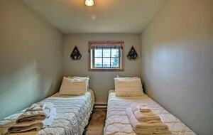 Catskill Ski Mountain Retreat with a Private Pool - Arkville, New York