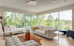 Artistic and Spacious Estate Home on River Park in Calgary Center - Calgary, Canada