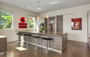 Artistic and Spacious Estate Home on River Park in Calgary Center - Calgary, Canada