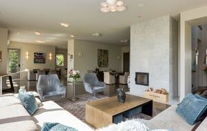 Artistic and Spacious Estate Home on River Park in Calgary Center - Calgary, Canada