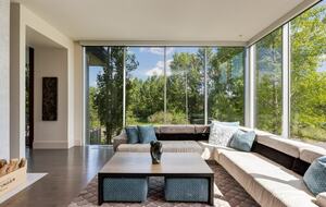 Artistic and Spacious Estate Home on River Park in Calgary Center - Calgary, Canada