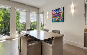 Artistic and Spacious Estate Home on River Park in Calgary Center - Calgary, Canada