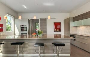 Artistic and Spacious Estate Home on River Park in Calgary Center - Calgary, Canada