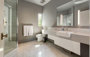 Artistic and Spacious Estate Home on River Park in Calgary Center - Calgary, Canada