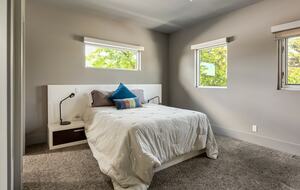 Artistic and Spacious Estate Home on River Park in Calgary Center - Calgary, Canada