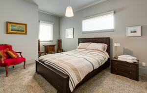 Artistic and Spacious Estate Home on River Park in Calgary Center - Calgary, Canada