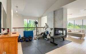 Artistic and Spacious Estate Home on River Park in Calgary Center - Calgary, Canada