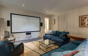 Artistic and Spacious Estate Home on River Park in Calgary Center - Calgary, Canada