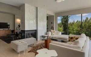 Artistic and Spacious Estate Home on River Park in Calgary Center - Calgary, Canada