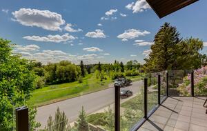 Artistic and Spacious Estate Home on River Park in Calgary Center - Calgary, Canada