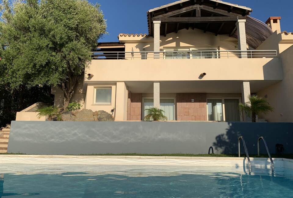 Sunset Horizon Villa - Quartu S'elena, Italy