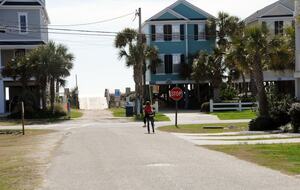 The walk to the beach from our driveway. Beach access is straight ahea