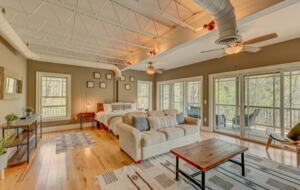 Falcon’s Nest Riverfront Mountain Retreat - Mccaysville, Georgia