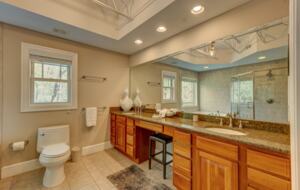 Falcon’s Nest Riverfront Mountain Retreat - Mccaysville, Georgia