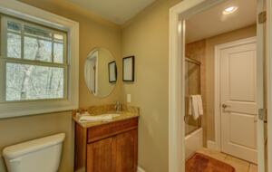 Falcon’s Nest Riverfront Mountain Retreat - Mccaysville, Georgia