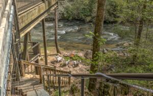 Falcon’s Nest Riverfront Mountain Retreat - Mccaysville, Georgia