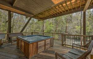 Falcon’s Nest Riverfront Mountain Retreat - Mccaysville, Georgia