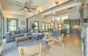 Falcon’s Nest Riverfront Mountain Retreat - Mccaysville, Georgia