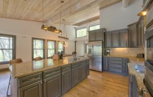 Falcon’s Nest Riverfront Mountain Retreat - Mccaysville, Georgia