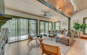 Falcon’s Nest Riverfront Mountain Retreat - Mccaysville, Georgia