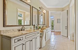 Gorgeous Lakefront Lodge with a Pool and Dock - Fort Mill, South Carolina