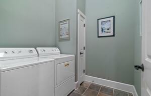 Gorgeous Lakefront Lodge with a Pool and Dock - Fort Mill, South Carolina