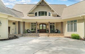 Gorgeous Lakefront Lodge with a Pool and Dock - Fort Mill, South Carolina