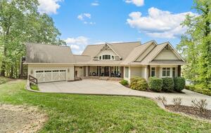 Gorgeous Lakefront Lodge with a Pool and Dock - Fort Mill, South Carolina